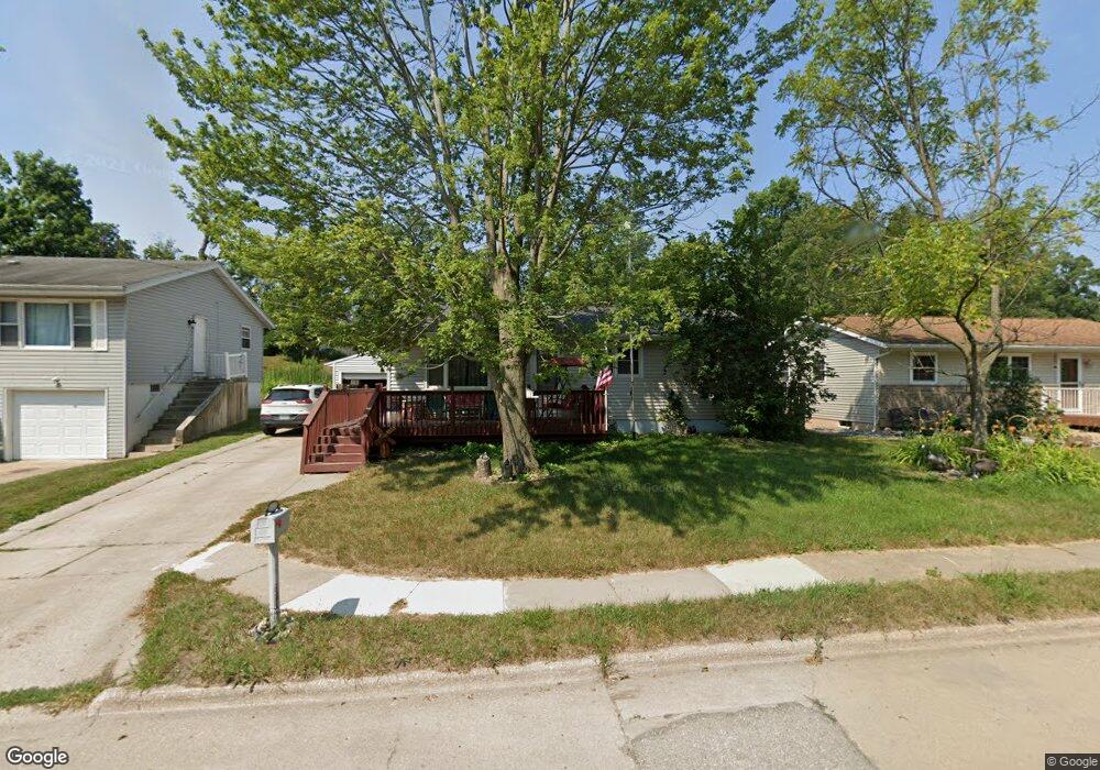 1110 Westwood Dr NW, Cedar Rapids, IA 52405 - photo 1