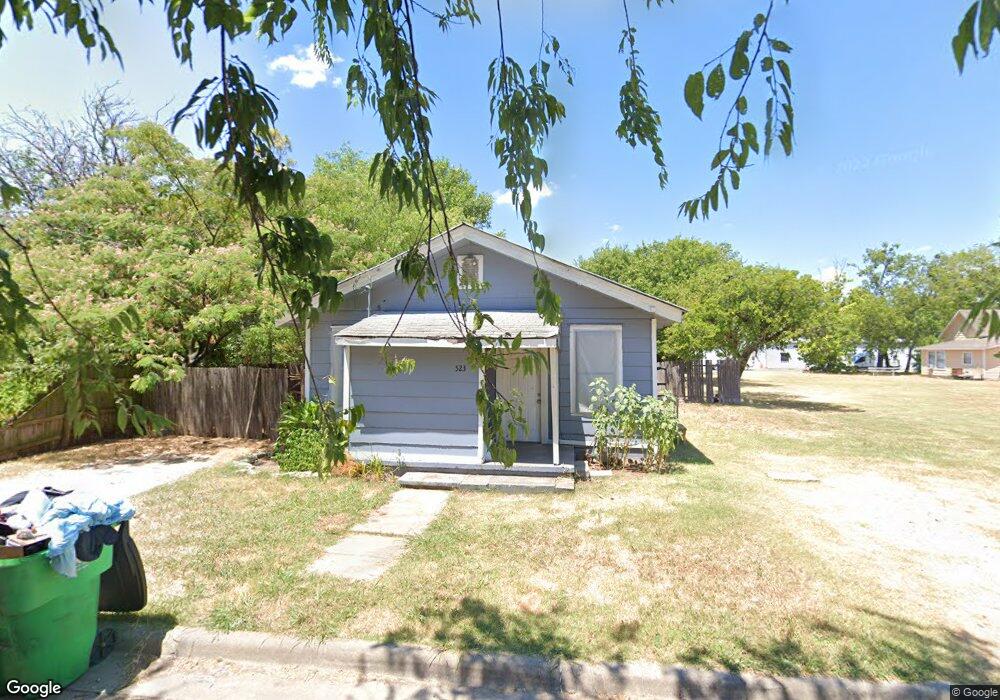 523 Mill St, Gainesville, TX 76240 - photo 1