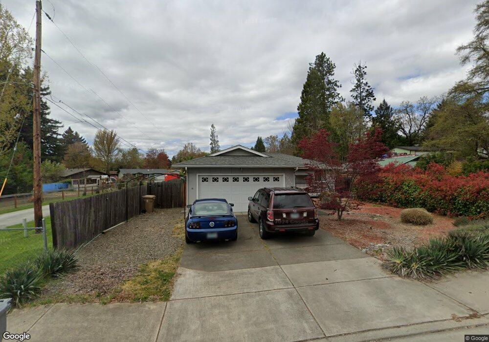 42 SW Eastern Ave, Grants Pass, OR 97526 - photo 1