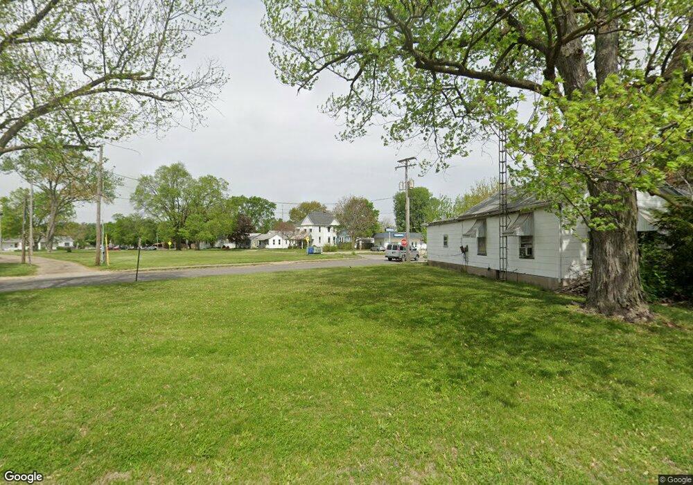 319 S Logan St, Lincoln, IL 62656 - photo 1