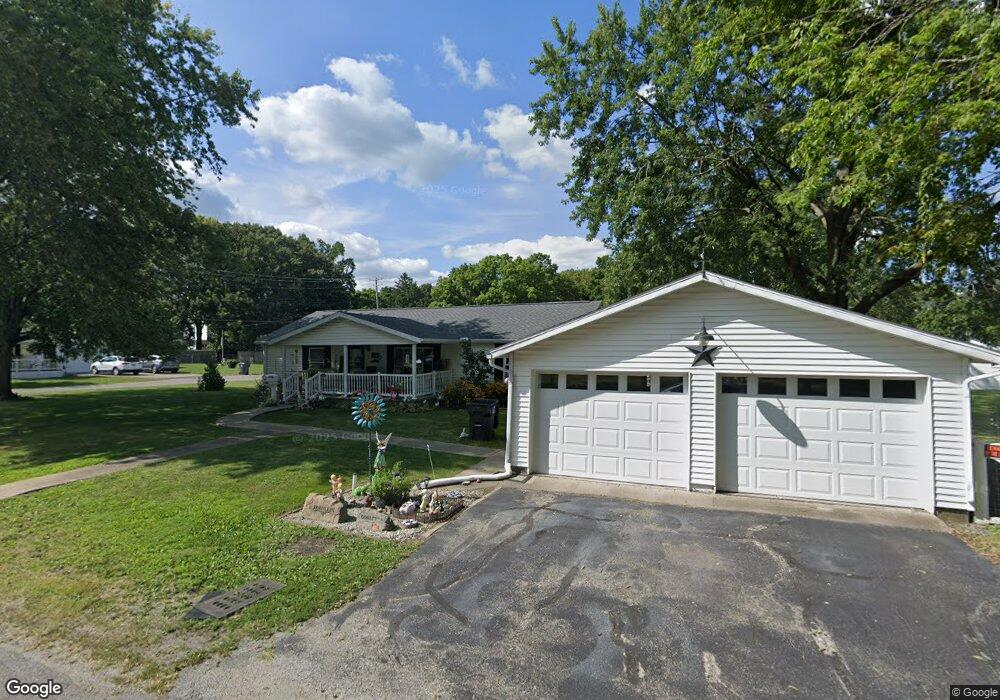 600 E Pinzon St, Tuscola, IL 61953 - photo 1