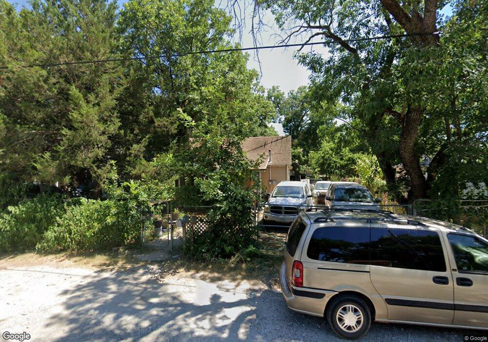 1610 Gribble St, Gainesville, TX 76240 - photo 1