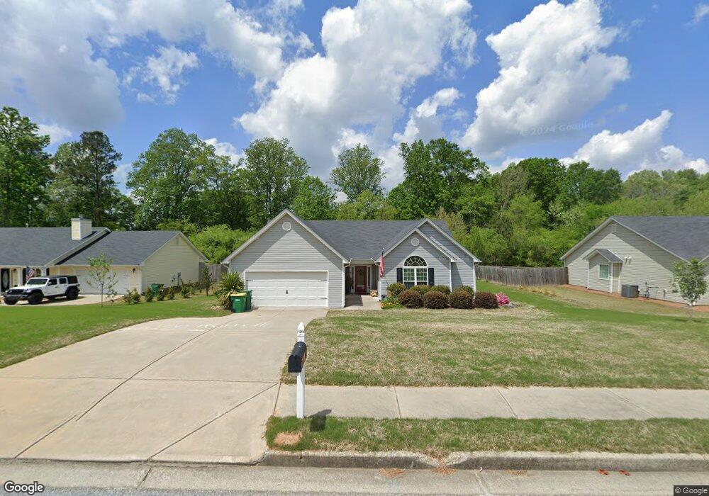 609 Embassy Walk, Winder, GA 30680 - photo 1