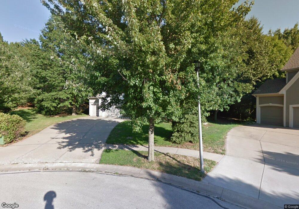 5505 Oakview St, Shawnee, KS 66216 - photo 1