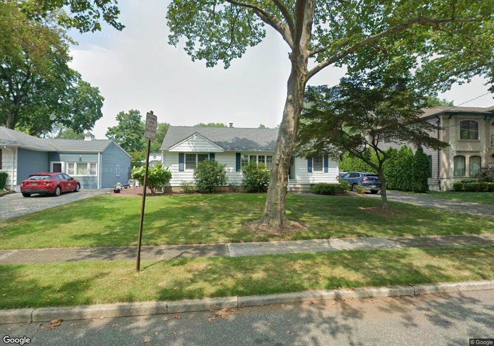 89 Regis Ct, Paramus, NJ 07652 - photo 1