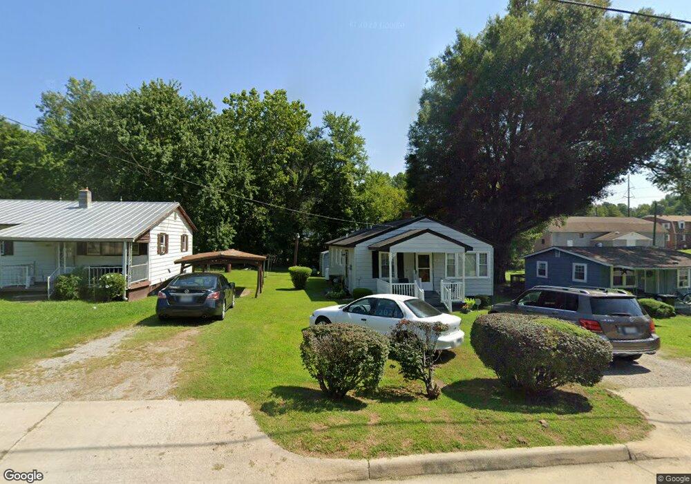 1118 Mecklenburg Ave, Victoria, VA 23974 - photo 1