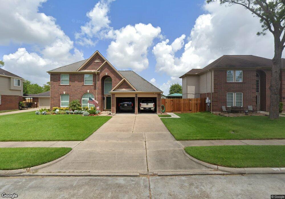 2106 N Mission Cir, Friendswood, TX 77546 - photo 1