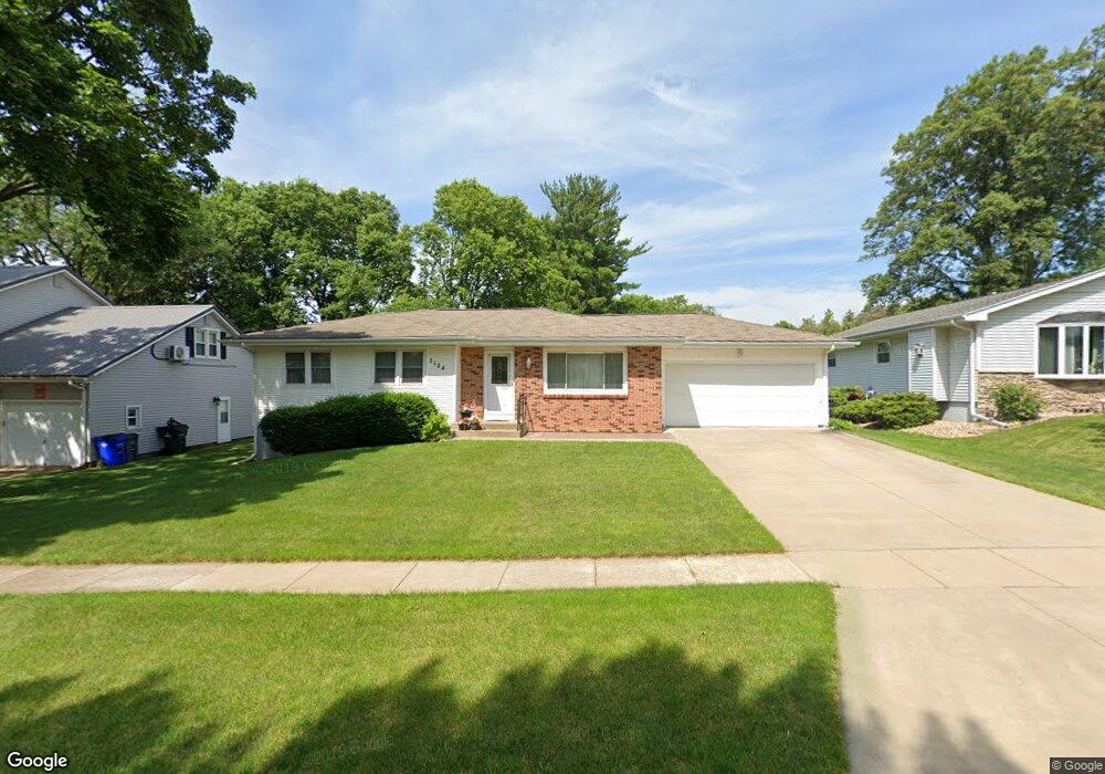 2124 Balsam Dr SW, Cedar Rapids, IA 52404 - photo 1