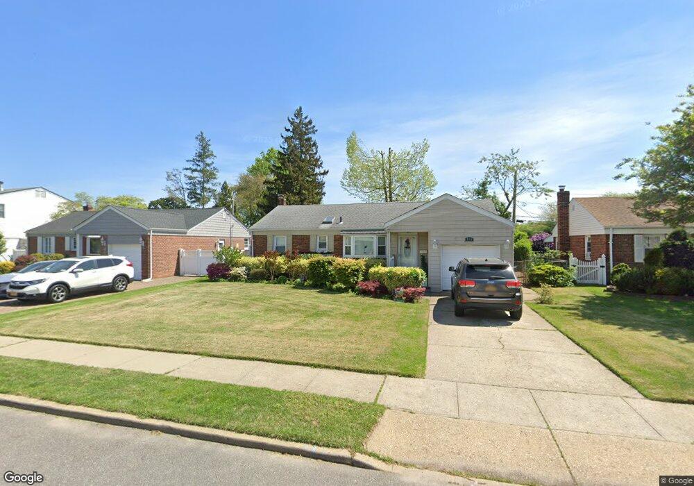 715 Willow Rd, Franklin Square, NY 11010 - photo 1