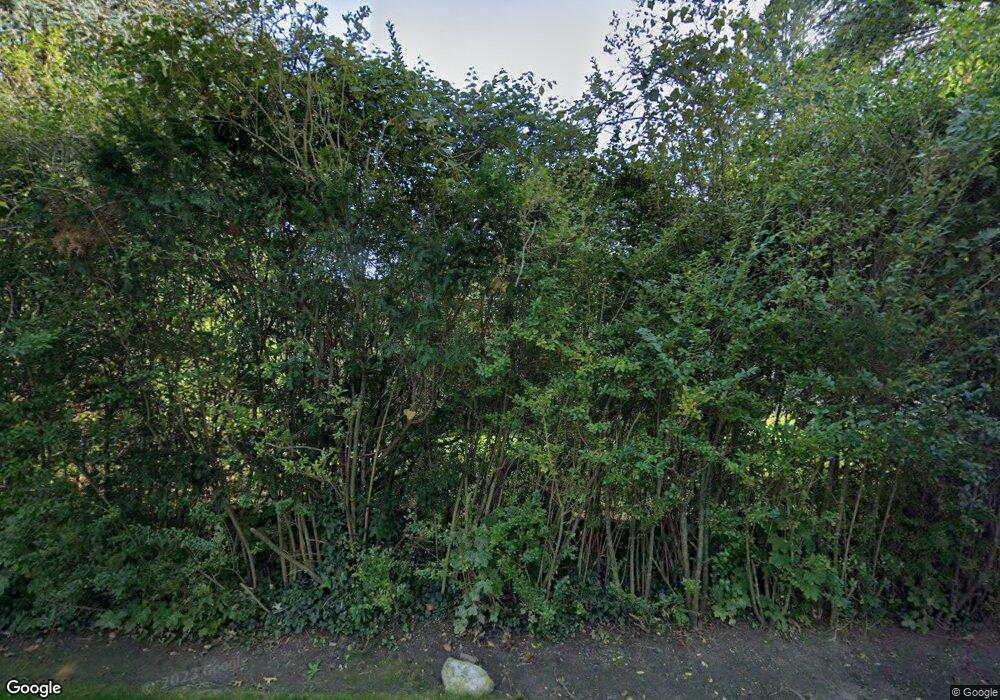 8 Henhawk Rd, Great Neck, NY 11024 - photo 1