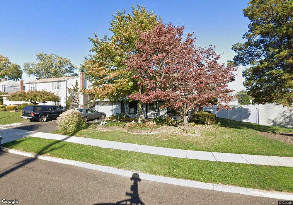 92 Deep Dale Dr E, Levittown, PA 19056 - photo 1