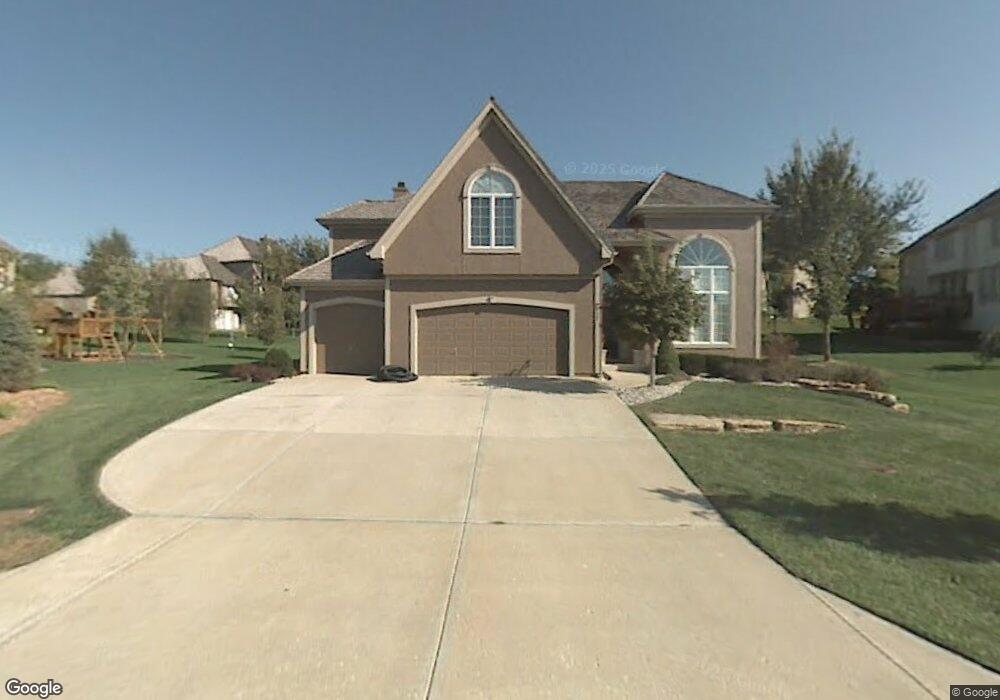 9511 Redbud Ln, Lenexa, KS 66220 - photo 1