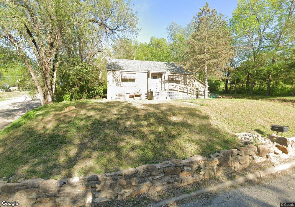 2400 SW Fillmore St, Topeka, KS 66611 - photo 1