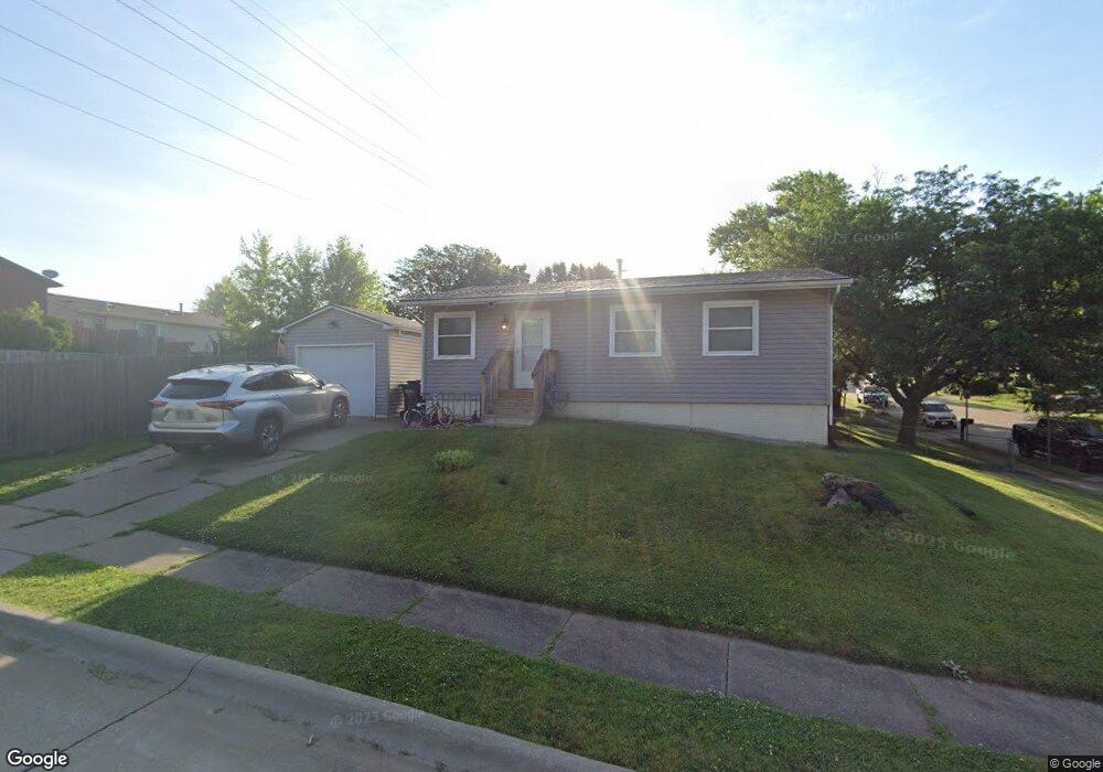 5905 N Linwood Ave, Davenport, IA 52806 - photo 1
