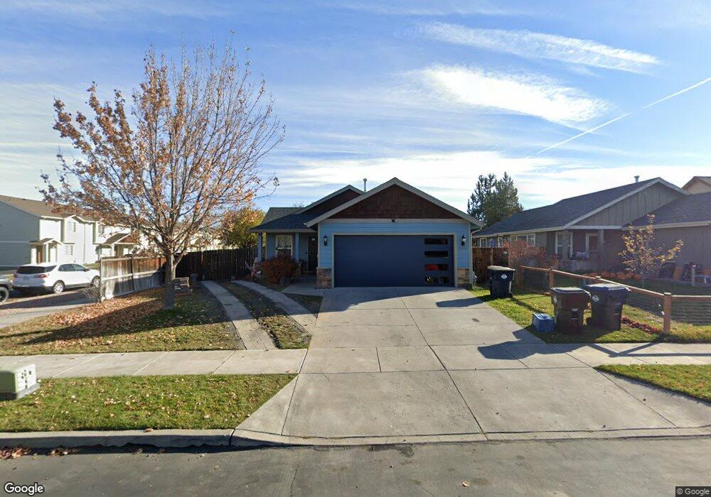 390 NW 27th Ct, Redmond, OR 97756 - photo 1
