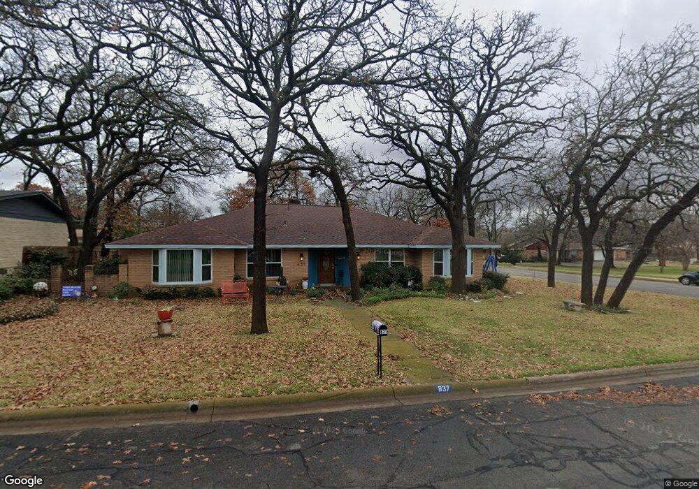 637 Hillview Dr, Hurst, TX 76054 - photo 1