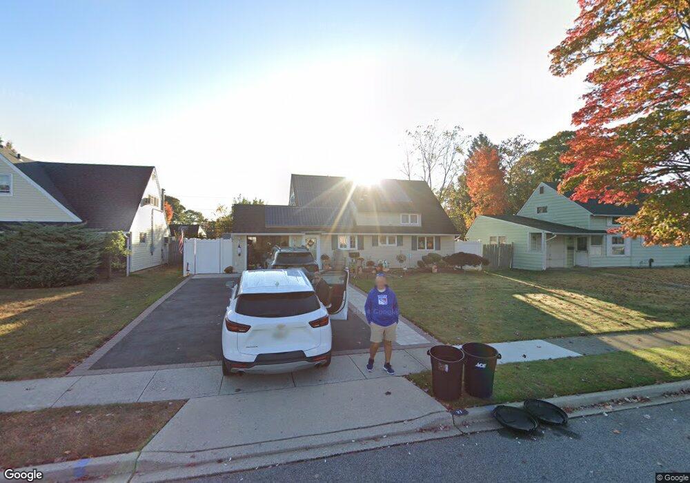 27 Raspberry Ln, Levittown, NY 11756 - photo 1