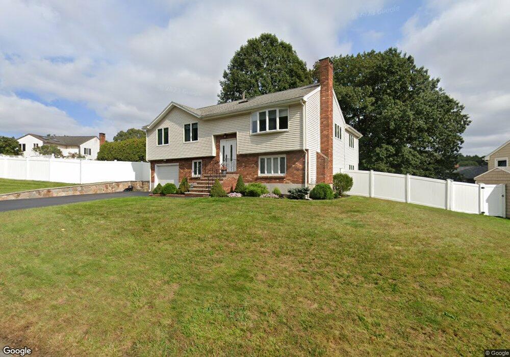 21 Sparhawk Cir, Stoneham, MA 02180 - photo 1