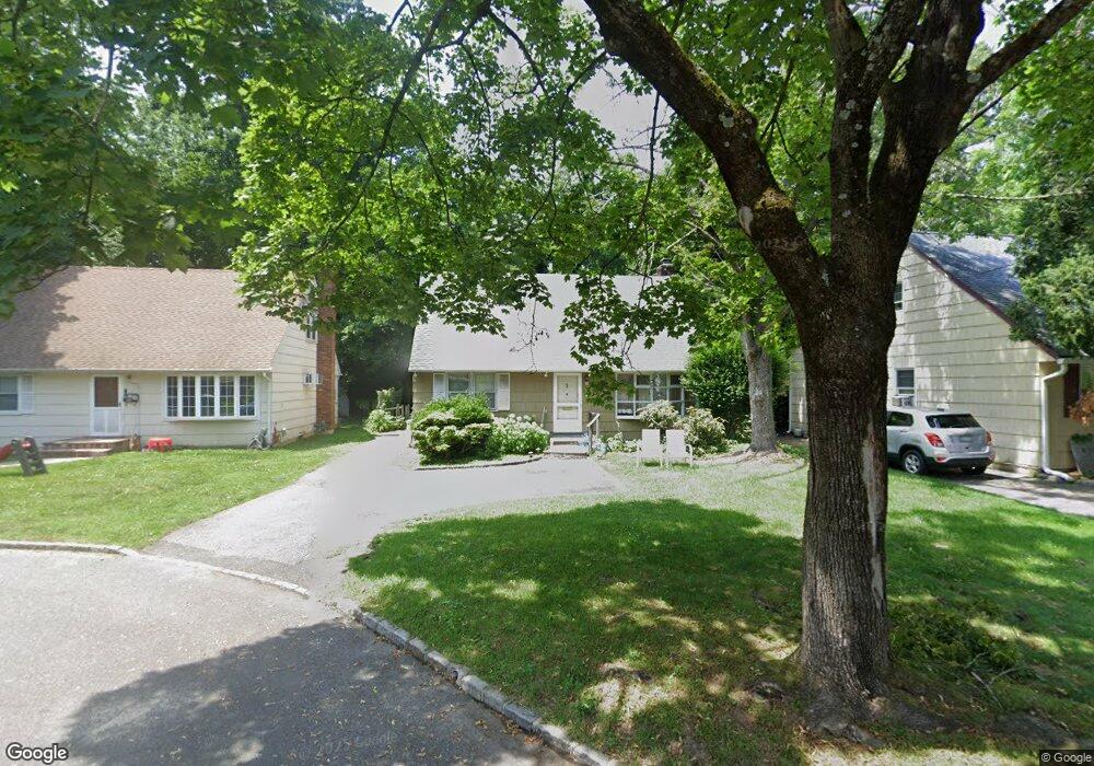 9 Moreland Ct, Great Neck, NY 11024 - photo 1