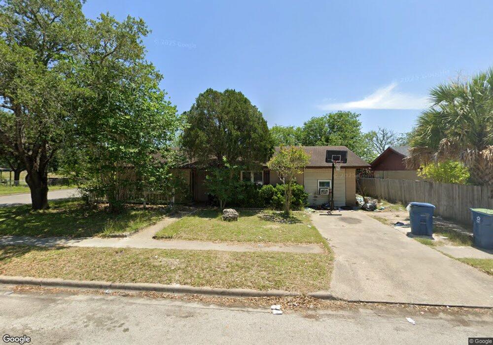 1212 Fairview Dr, Beeville, TX 78102 - photo 1