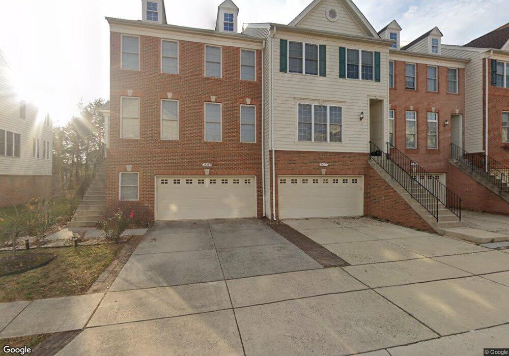 25273 Nesting Square, Chantilly, VA 20152 - photo 1