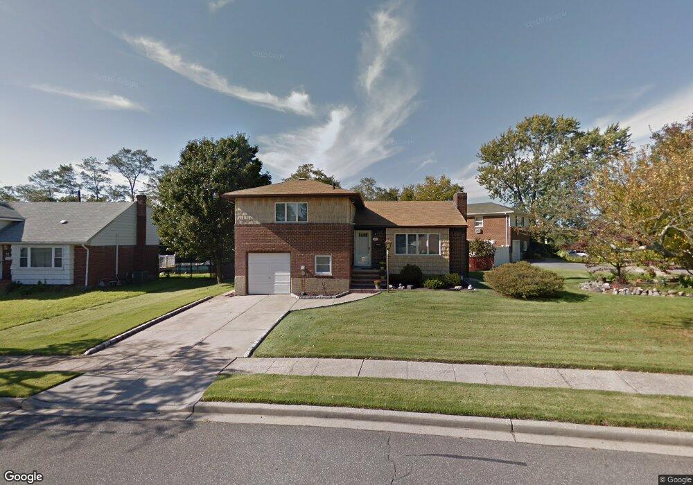 15 Sylvia Rd, Plainview, NY 11803 - photo 1