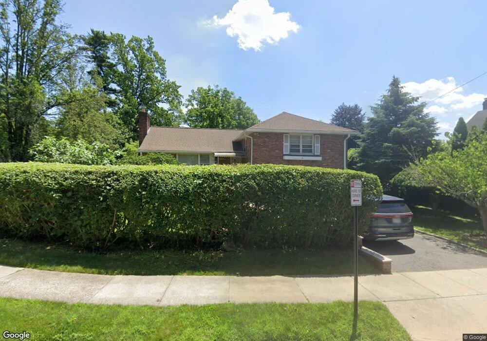 2 Bay Driveway, Manhasset, NY 11030 - photo 1