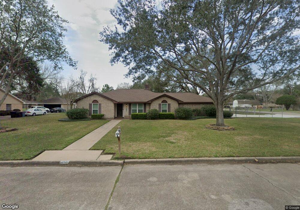 102 W Sherwood Dr, Alvin, TX 77511 - photo 1