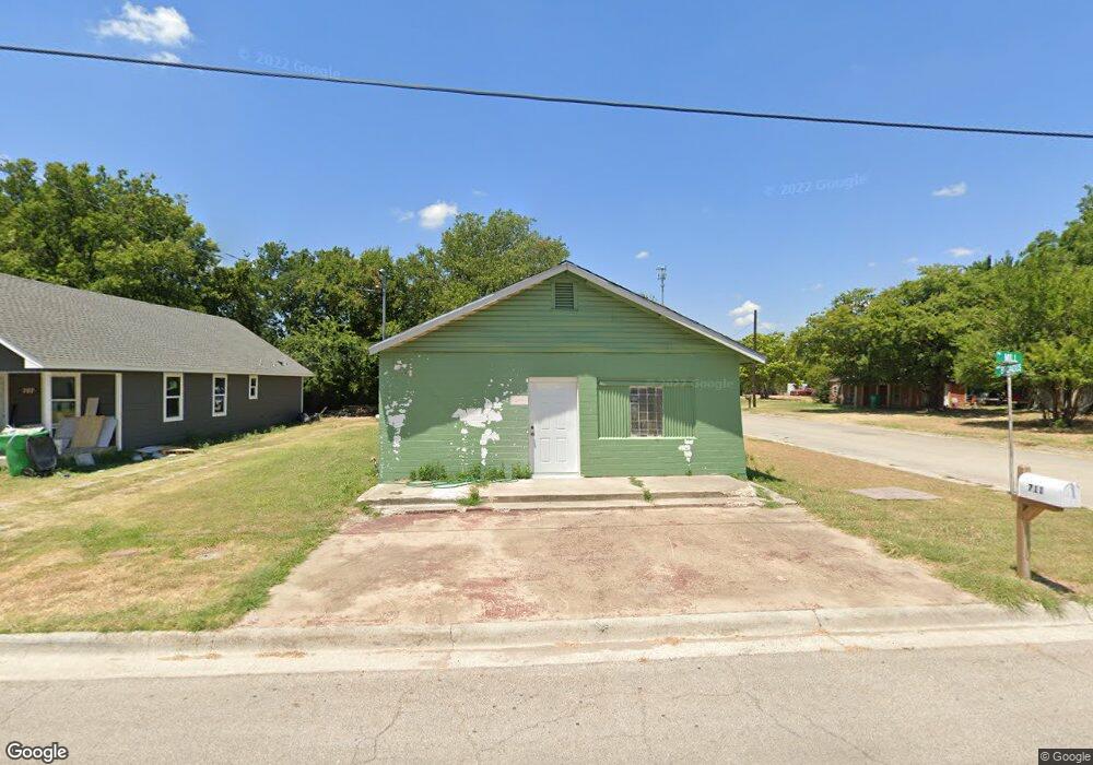 711 Mill St, Gainesville, TX 76240 - photo 1