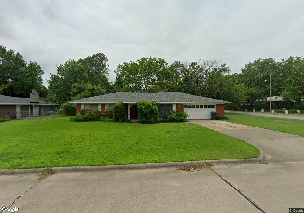 801 Pershing Dr E, Ardmore, OK 73401 - photo 1