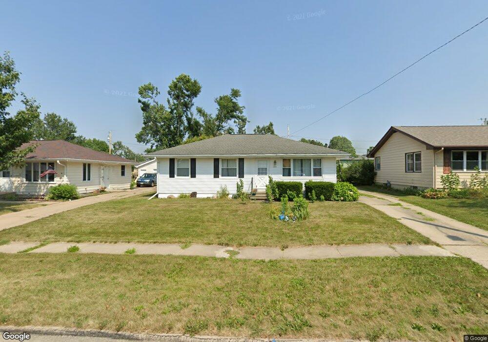 349 26th St NW, Cedar Rapids, IA 52405 - photo 1