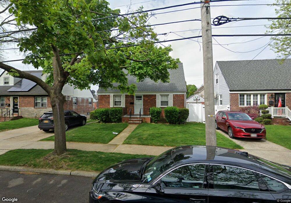 8112 268th St, Glen Oaks, NY 11004 - photo 1