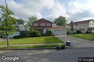 12 Independence Dr, New Hyde Park, NY 11040