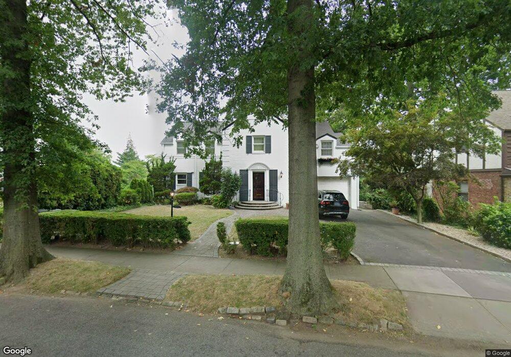 18457 Aberdeen Rd, Jamaica, NY 11432 - photo 1