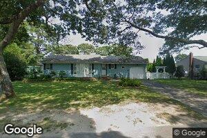 28 Holly Tree Ln, South Jamesport, NY 11970