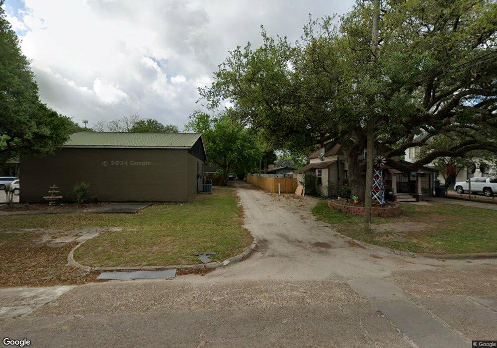 2124 4th St, Bay City, TX 77414 - photo 1