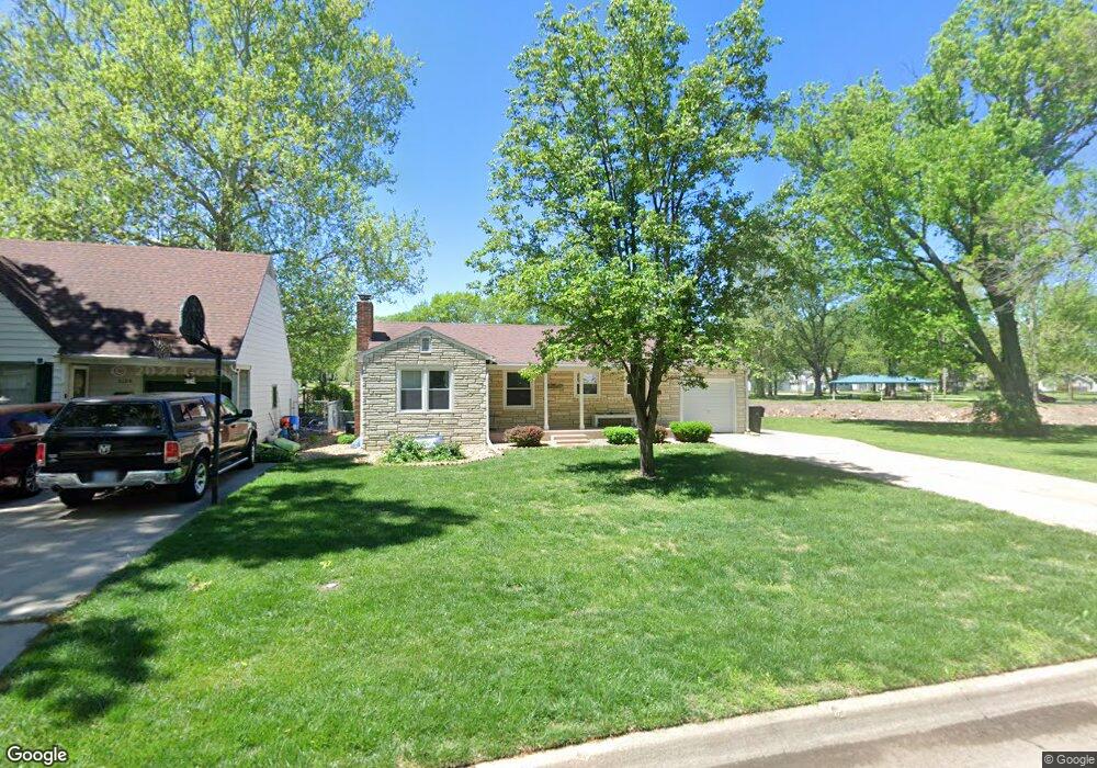 1119 SW Collins Ave, Topeka, KS 66604 - photo 1