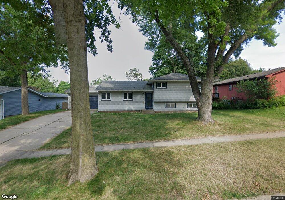 2743 Teresa Dr SW, Cedar Rapids, IA 52404 - photo 1