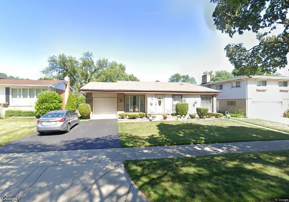 135 S Elm Tree Ln, Elmhurst, IL 60126 - photo 1