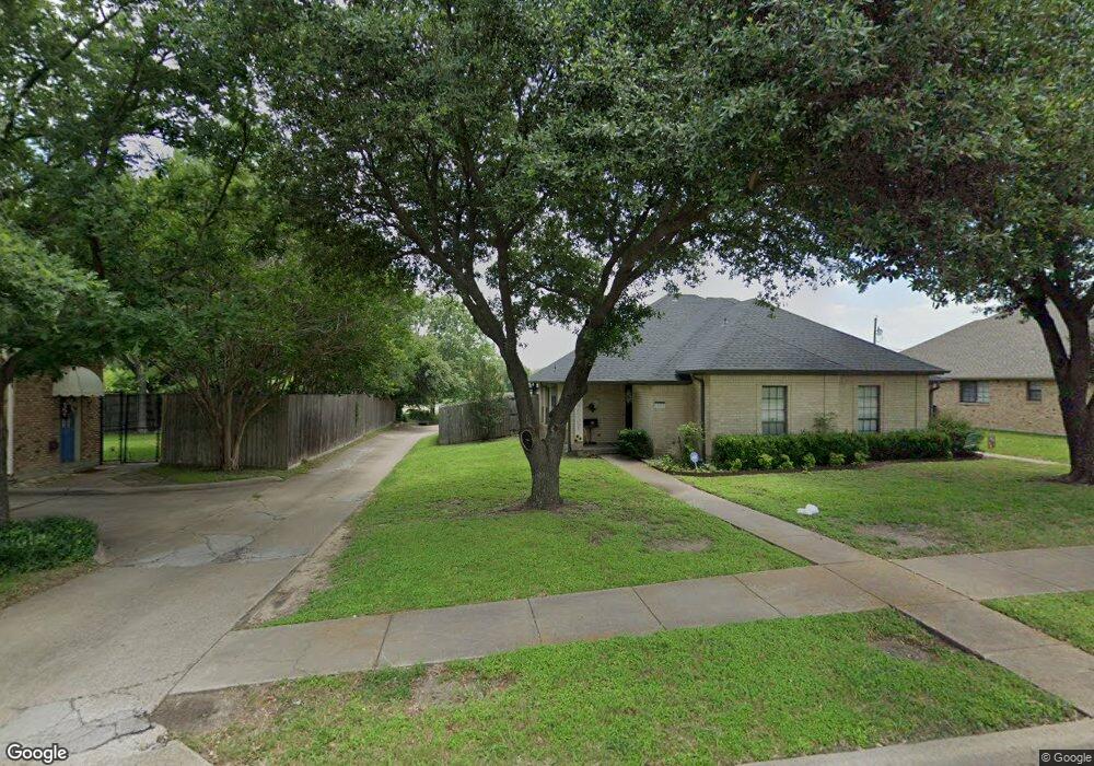 1601 W Jamestown Dr, Ennis, TX 75119 - photo 1