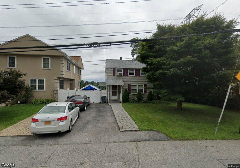 121 Roundhill Dr, Yonkers, NY 10710 - photo 1