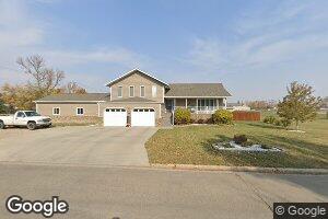 511 4th St NE, Kenmare, ND 58746