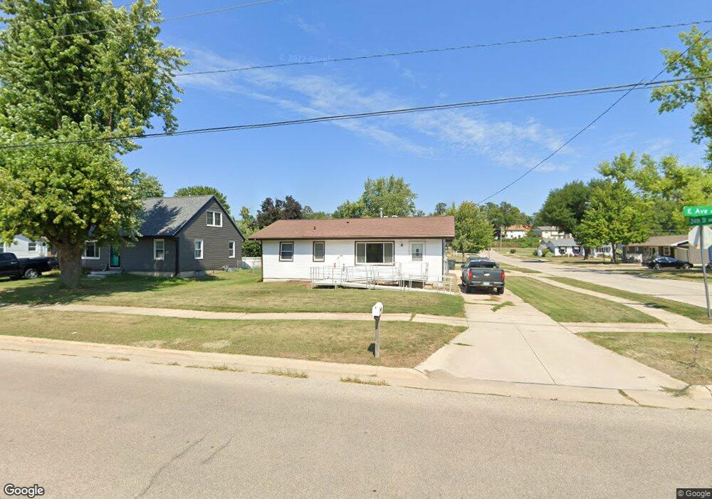 2428 E Ave NW, Cedar Rapids, IA 52405 - photo 1