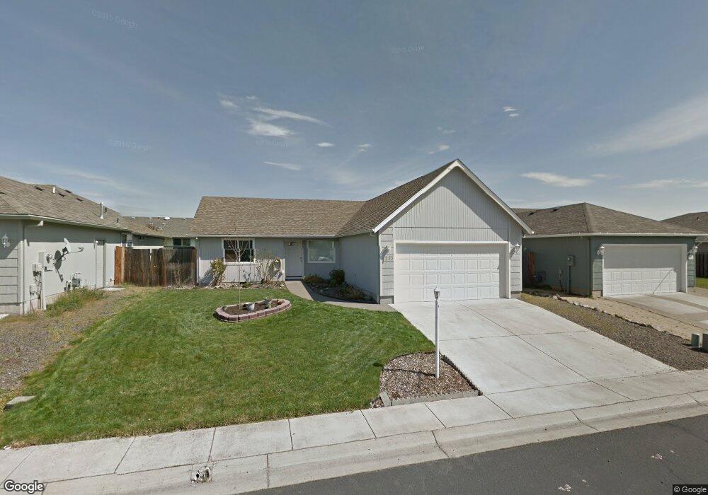 1253 Hawk Dr, Central Point, OR 97502 - photo 1