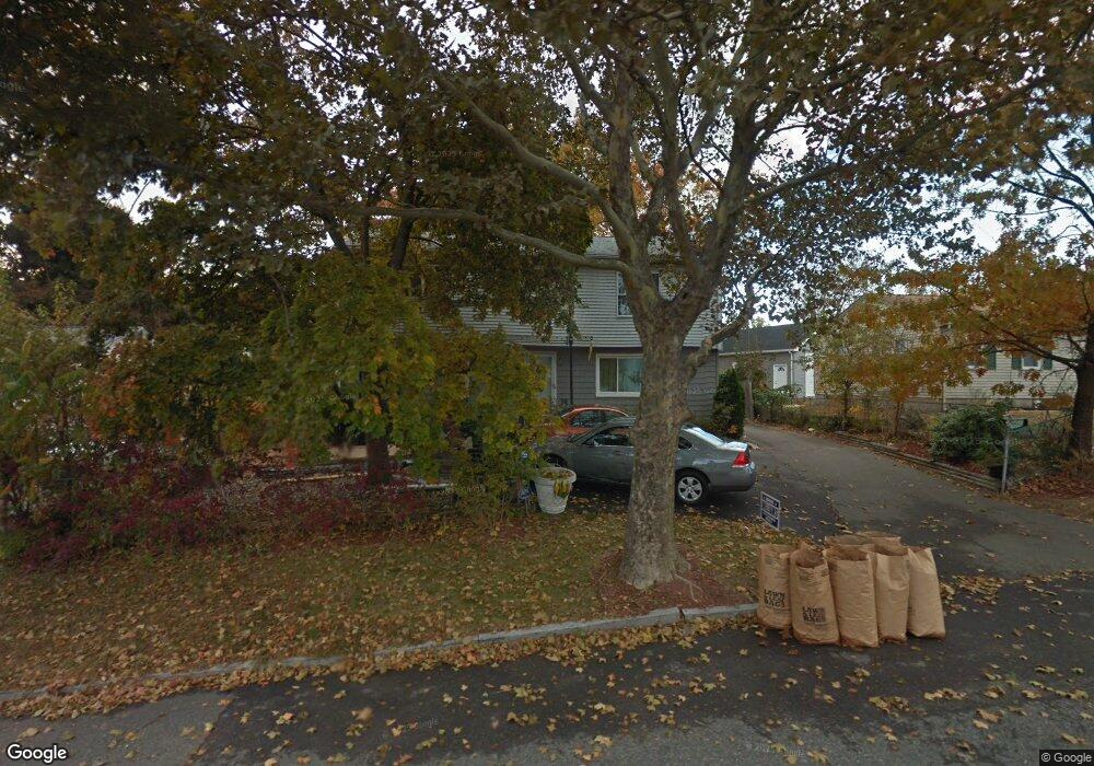 82 Leatherleaf Dr, Springfield, MA 01109 - photo 1