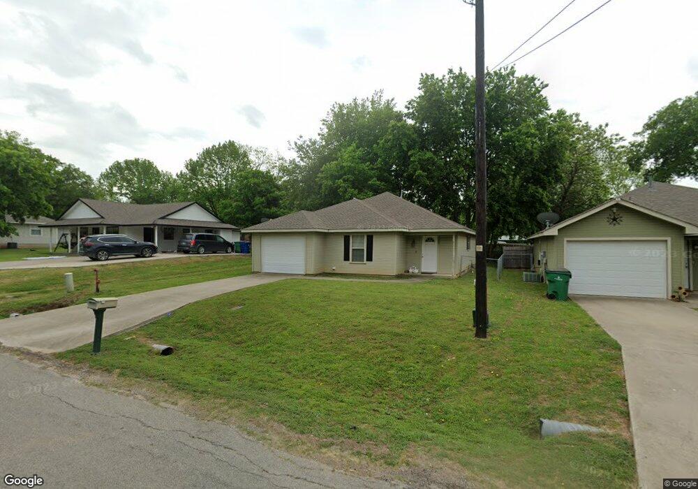 325 Texas St, Pottsboro, TX 75076 - photo 1