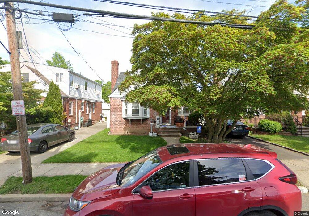 16 Euston Rd S, West Hempstead, NY 11552 - photo 1