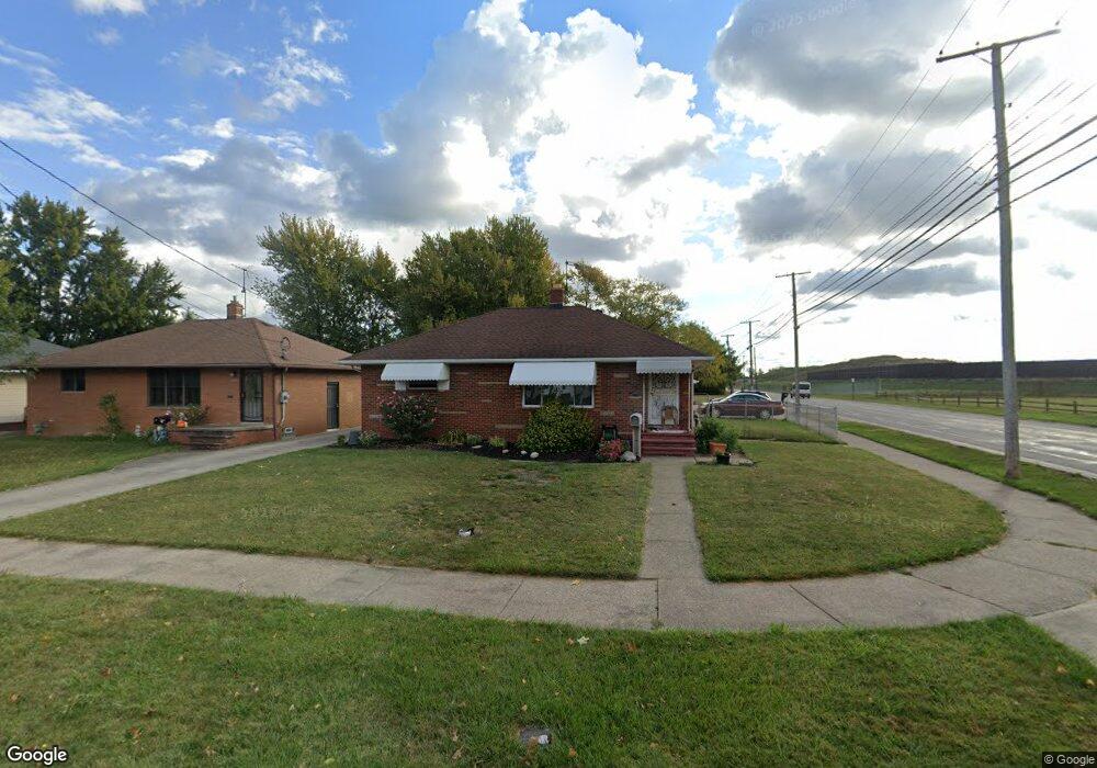 391 Gayle Dr, Sheffield Lake, OH 44054 - photo 1