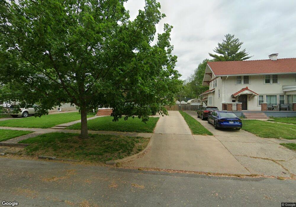 146 9th St, Lincoln, IL 62656 - photo 1