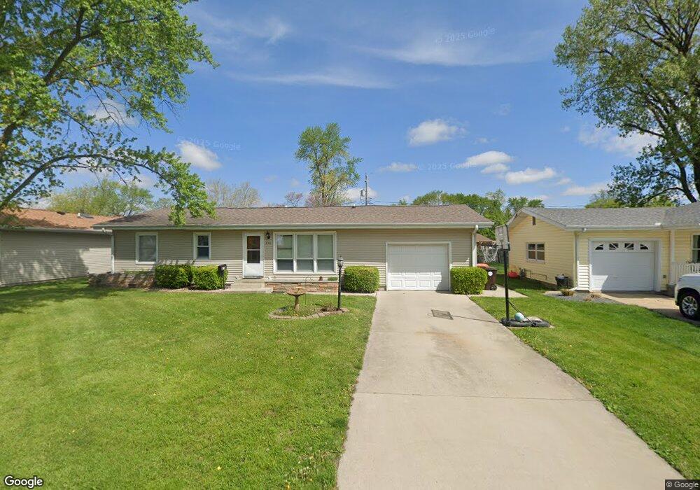 230 Mayfair Dr, Lincoln, IL 62656 - photo 1